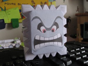Thwomp en papertoy